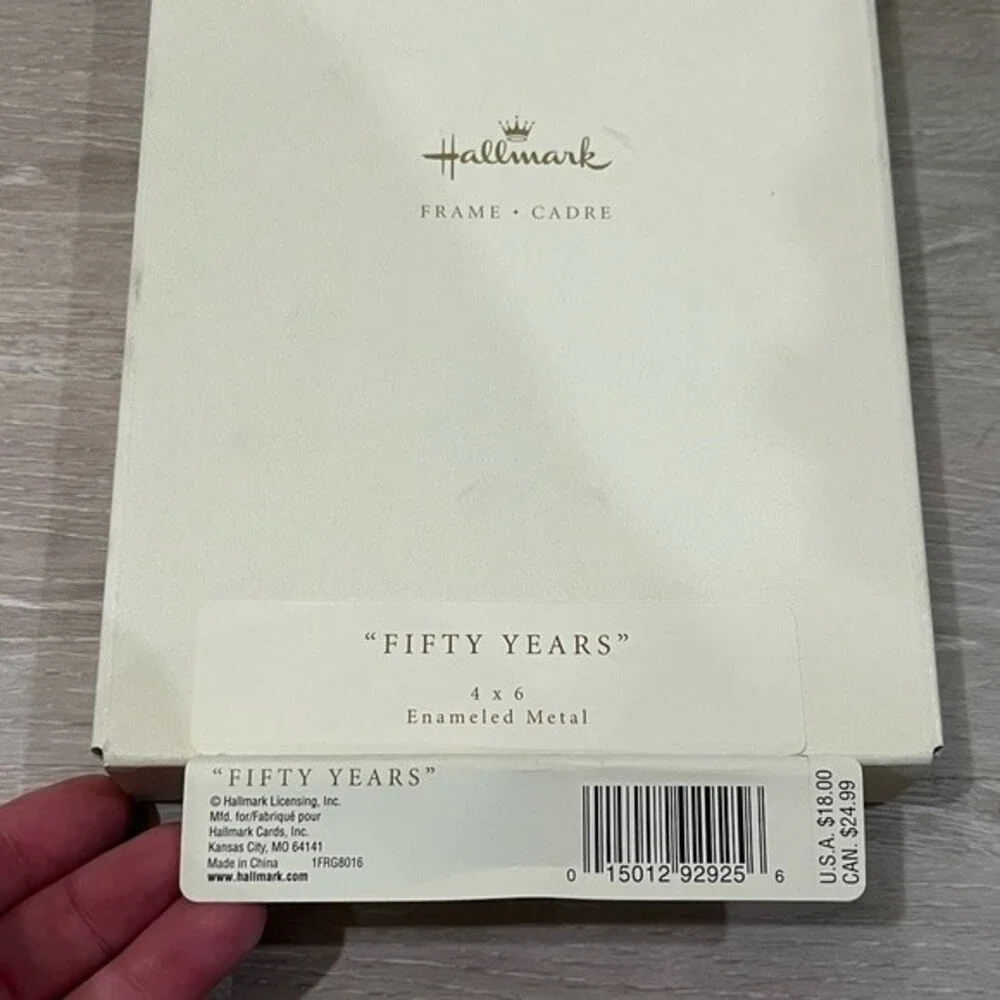 Hallmark 4x6 50th Anniversary Gold Metal Frame New in Box.